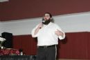 Rabbi Yochanan Rivkin addresses the crowd before dinner